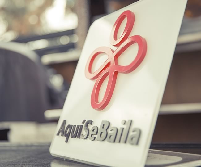 logo de la escuela aqui se baila las palmas