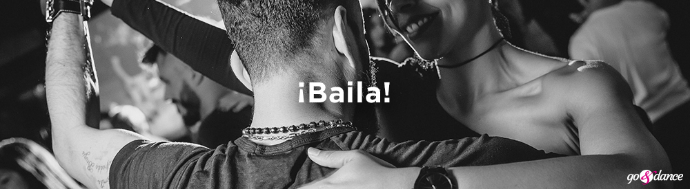 pareja bailando en baile social