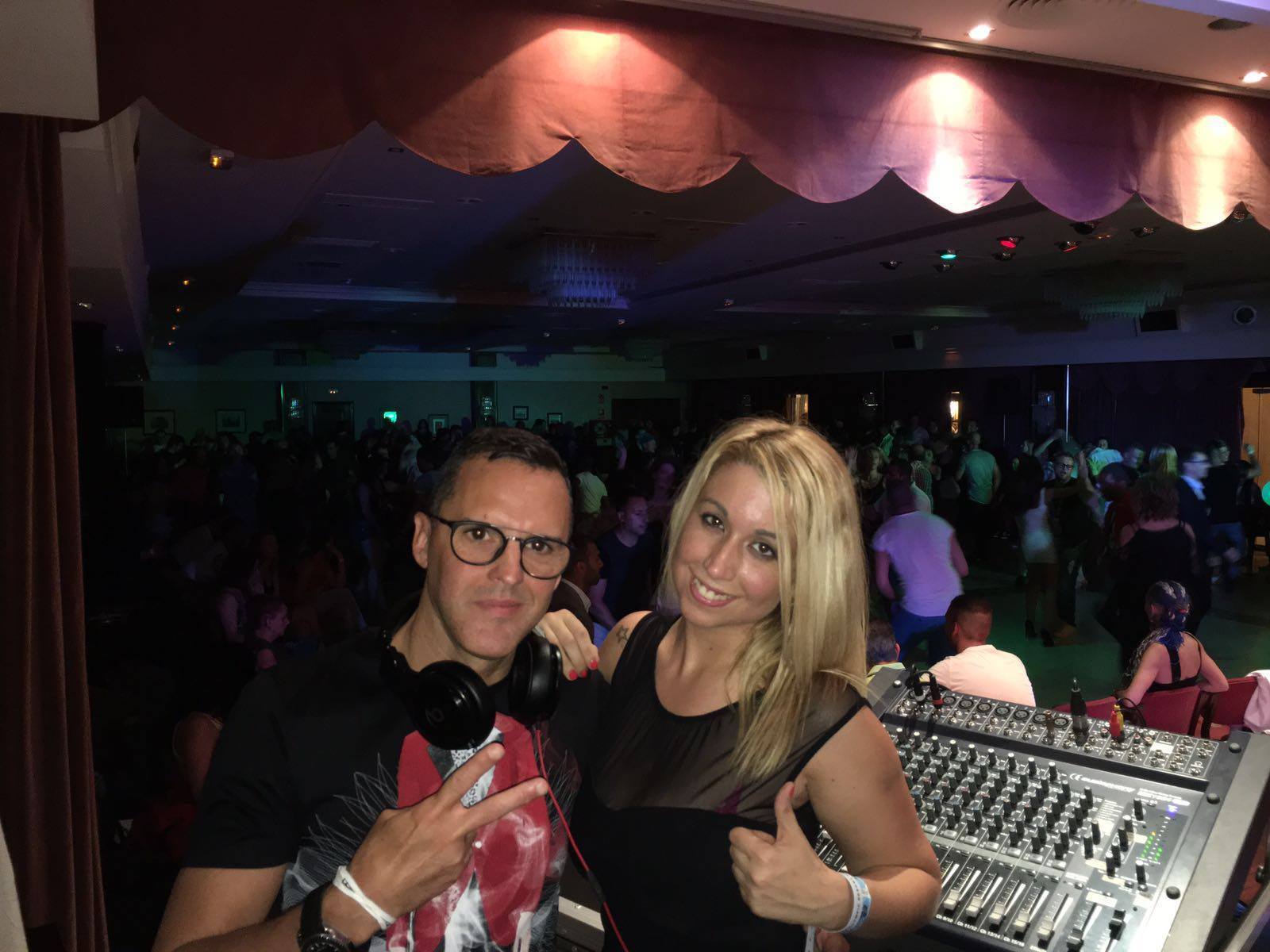 Dj Judy y Dj Samurai en una sesión de salsa cubana y timba