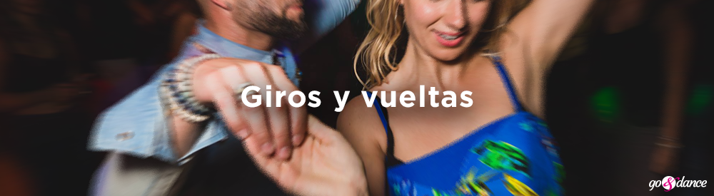 Pareja bailando bachata haciendo giros y vueltas