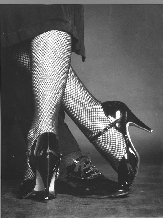 tacones de una pareja bailando tango